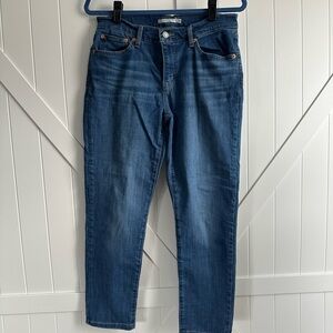 Levi's Women's Boyfriend Jeans in Classic Blue Size 28 or Size 6